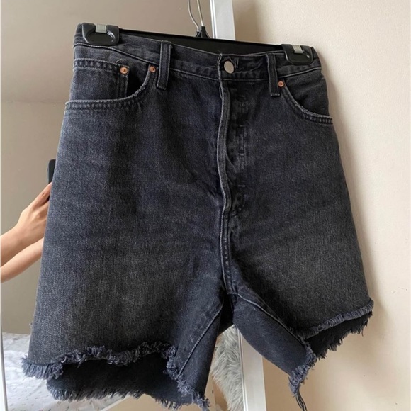 Aritzia DENIM FORUM The Boyfriend Loose Mid Thigh Short - Picture 2 of 5